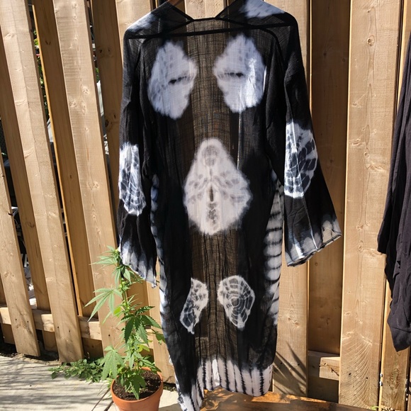 ❌SOLD❌ Black and white tye dye kimono - Picture 4 of 5
